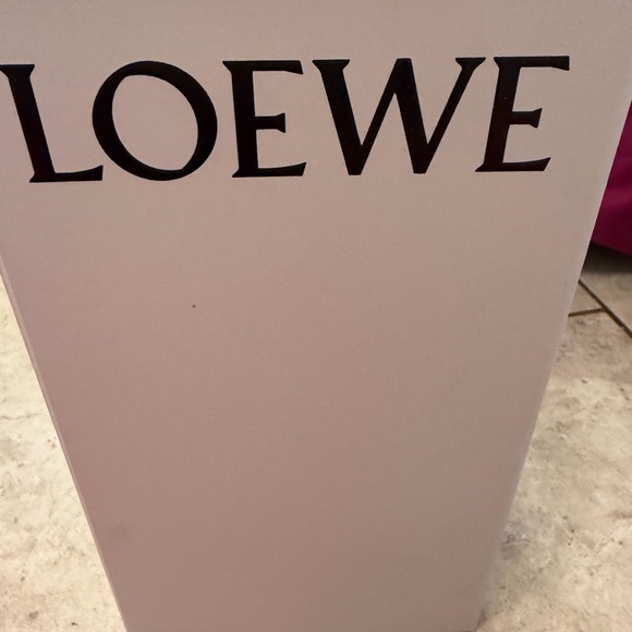 Loewe Rise Lace-Up
Leather Sneaker... size 38 Brand New Never worn - Picture 5 of 6